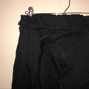 Cute black cargo highwaisted paper bag pants